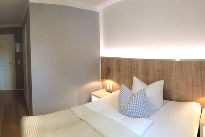 Room 2 of 2