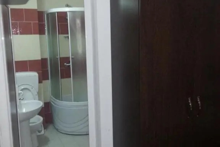 Room 7 of 12