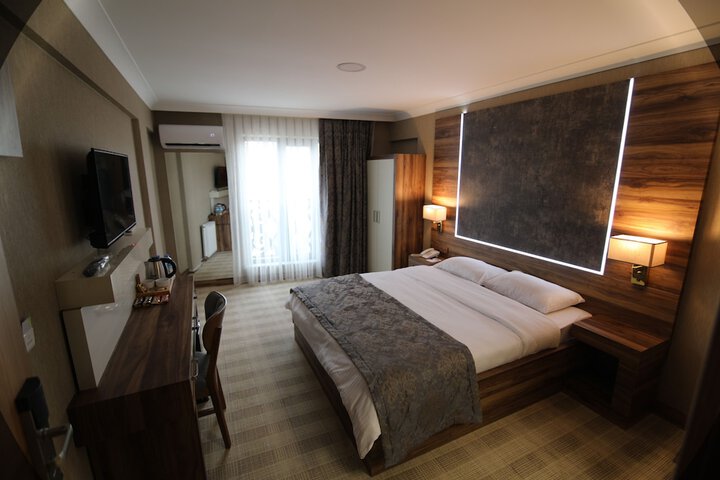 Room 5 of 32