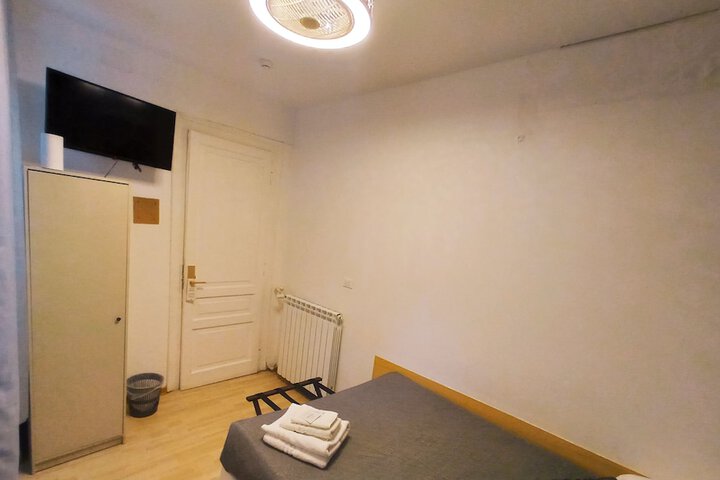 Room 21 of 32