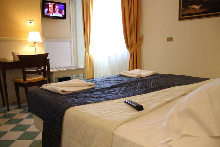 Room 9 of 180