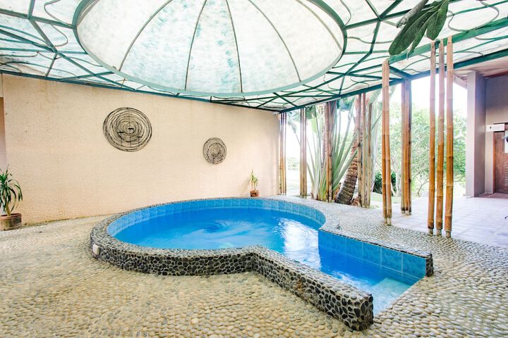 Pool 42 of 77