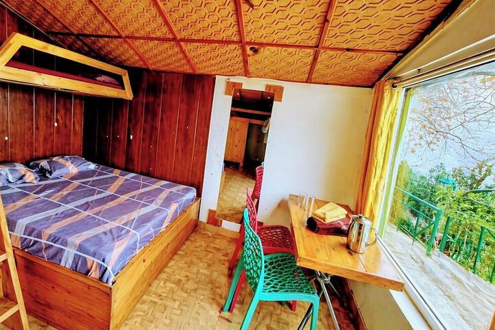 Room 25 of 143