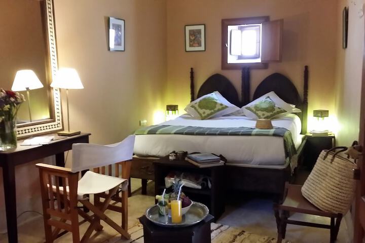 Room 25 of 103
