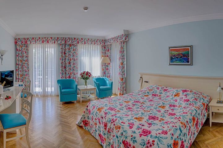Room 3 of 67