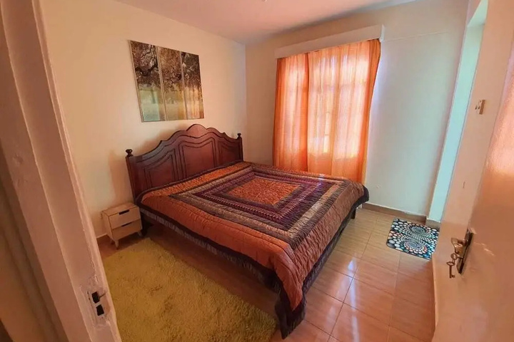 Room 4 of 8