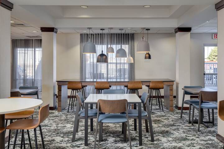 Breakfast/Coffee Service 58 of 68