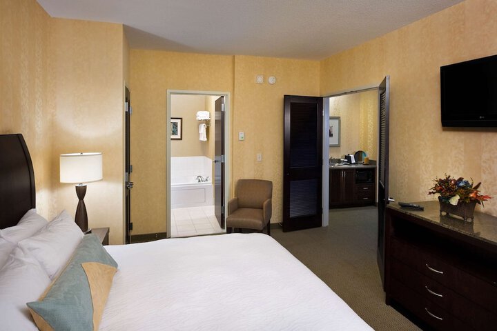 Room 6 of 32