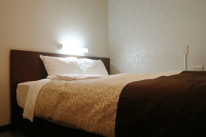Room 8 of 25