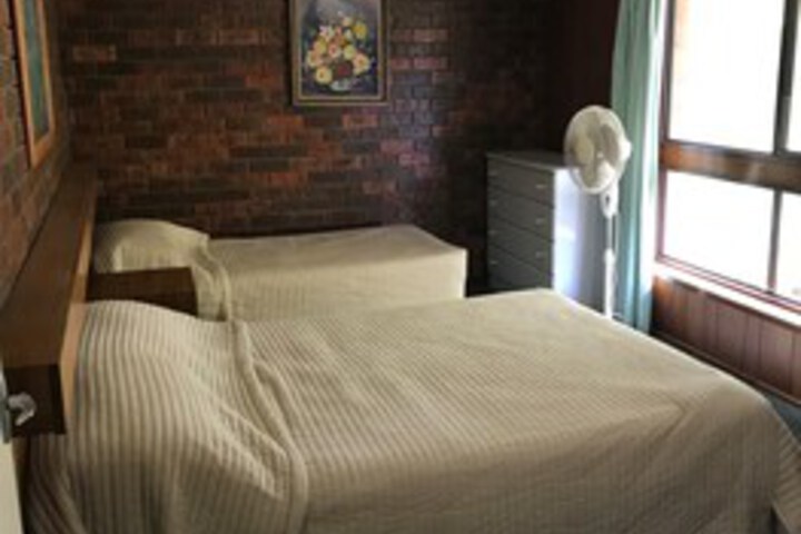 Room 7 of 18