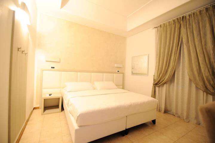 Room 16 of 38