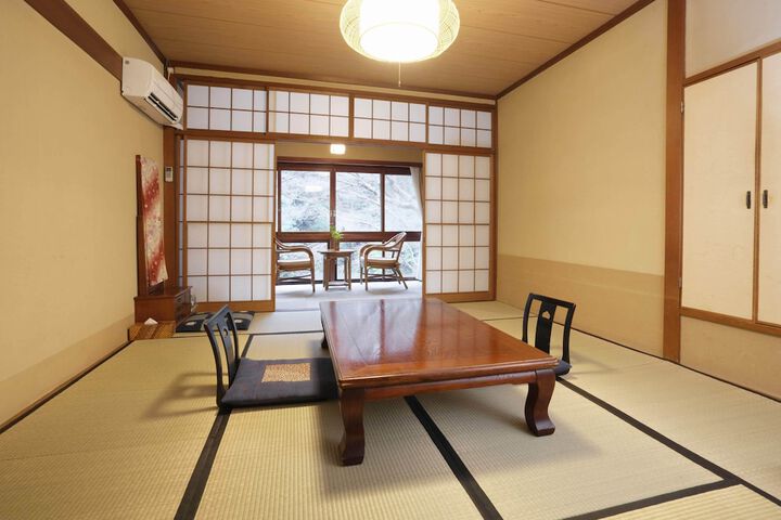 Room 4 of 49