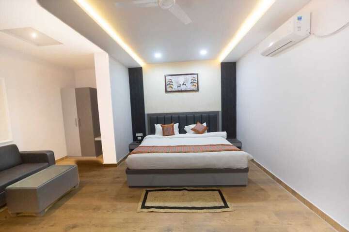 Room 8 of 38
