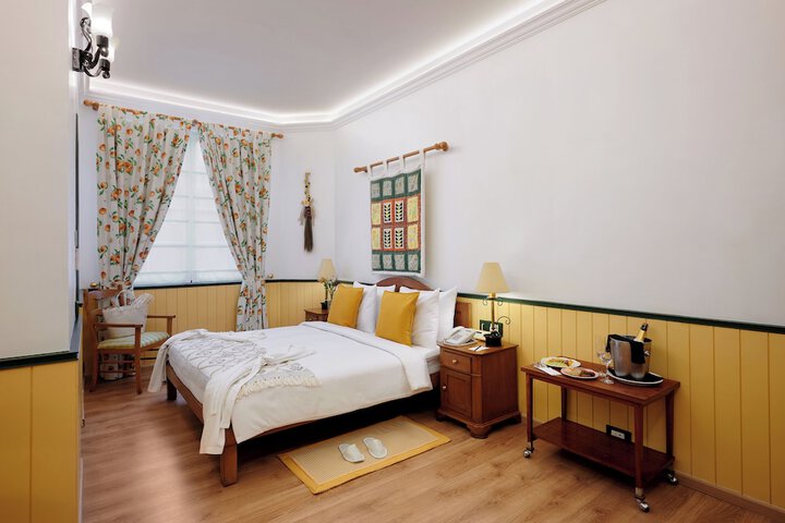 Room 13 of 38