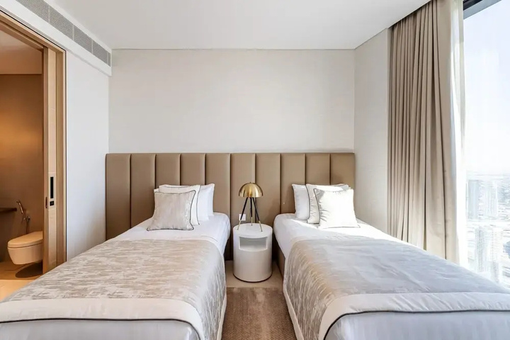 Room 3 of 8