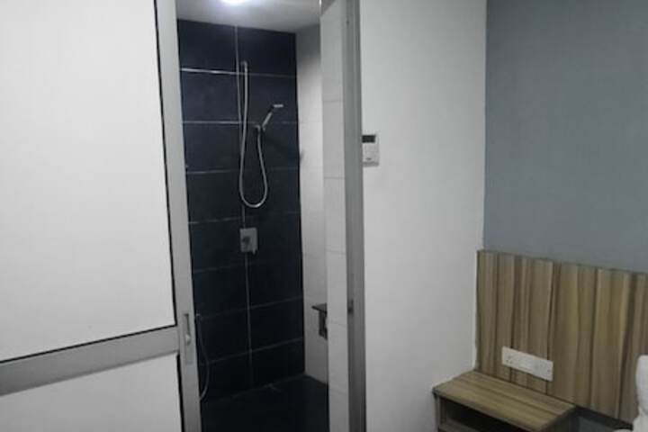 Room 21 of 28