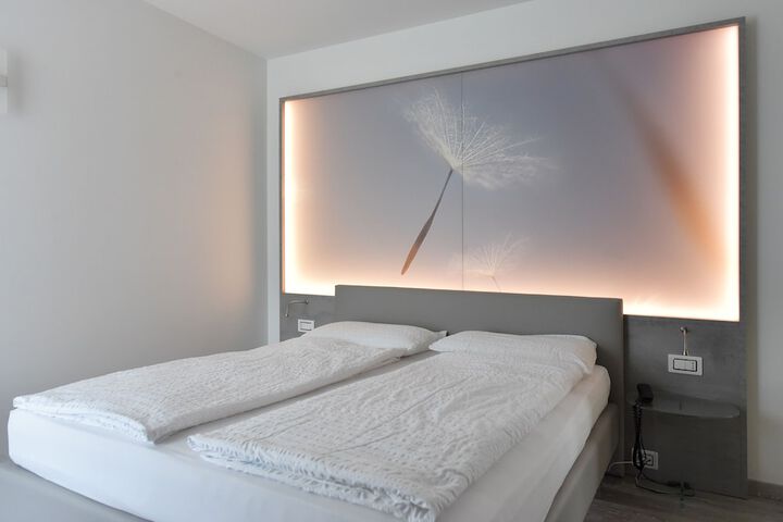 Room 9 of 64