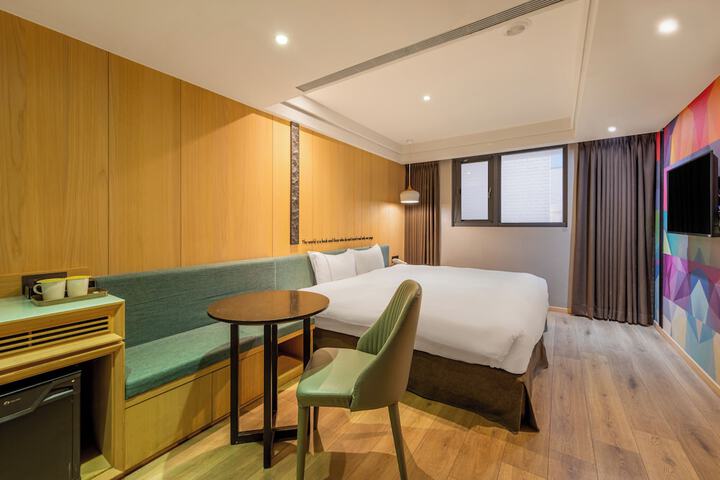 Room 16 of 103