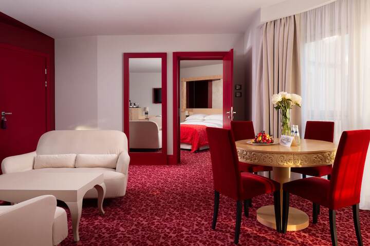 Room 27 of 123