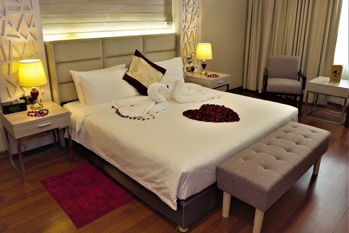 Room 27 of 102