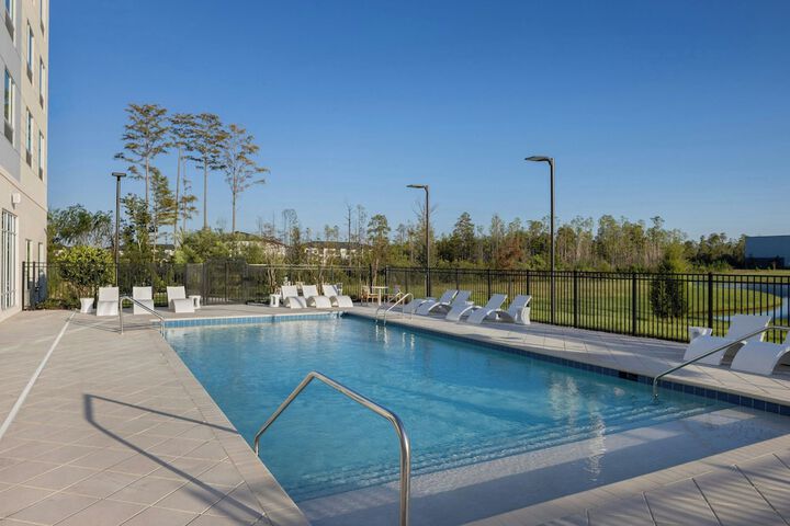Swimming pool at TownePlace Suites by Marriott Middleburg