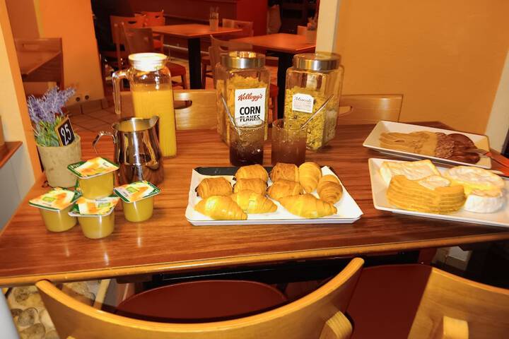 Breakfast buffet