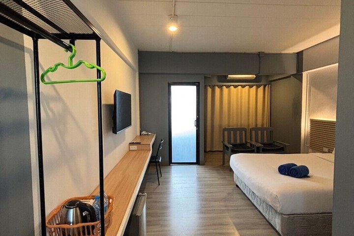 Room 4 of 10