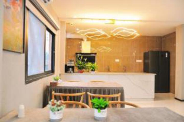 Huanchang Art Hotel (Chengdu Jianshe North Road Subway Station)