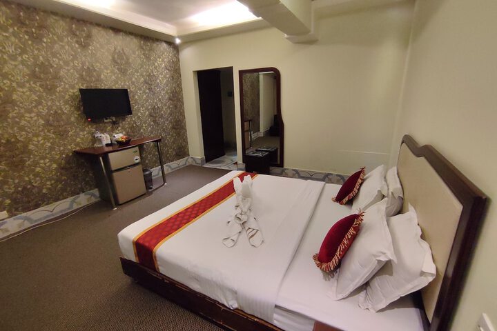 Room 11 of 26