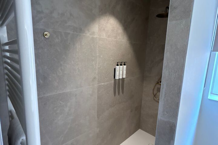 Room 42 of 44