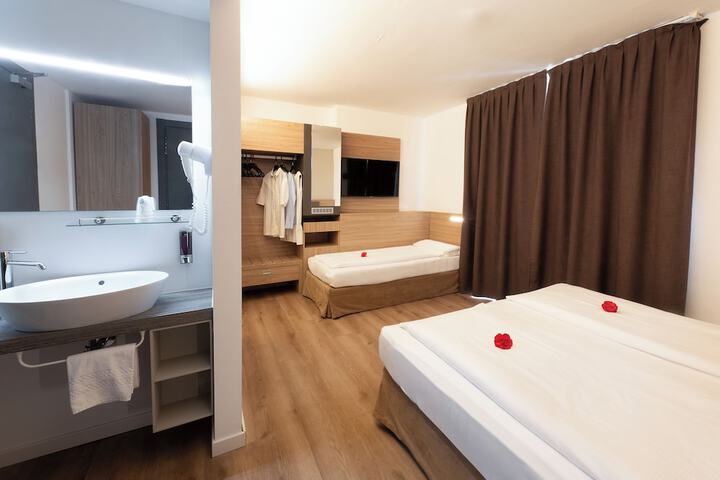 Room 21 of 73