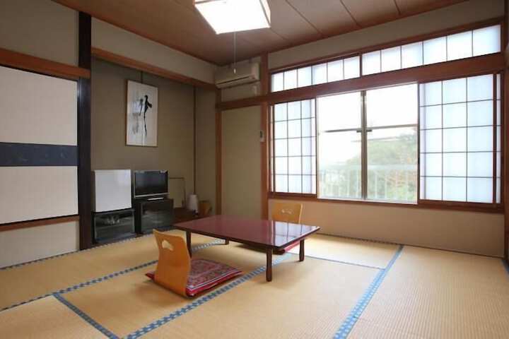 Room 2 of 19