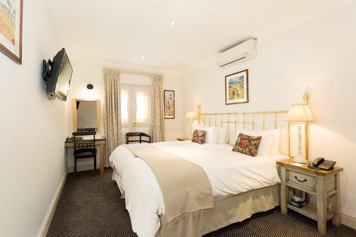 Room 18 of 52