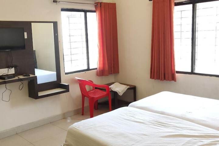 Room 10 of 26