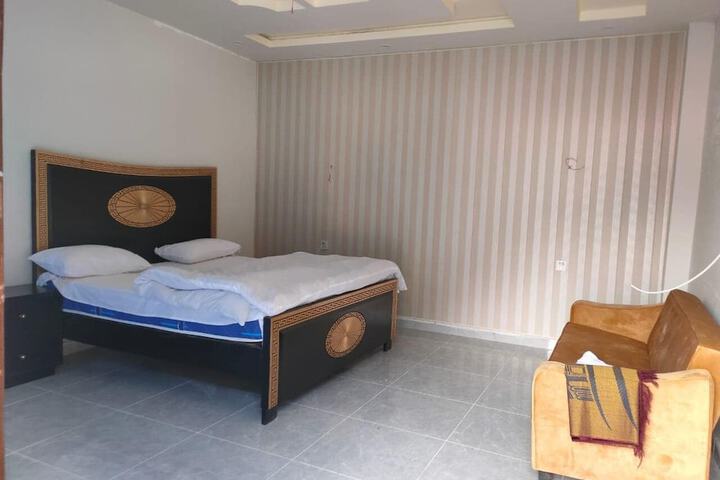 Room 8 of 18