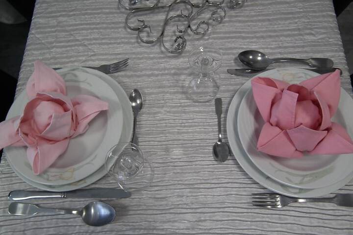 Dining 33 of 52