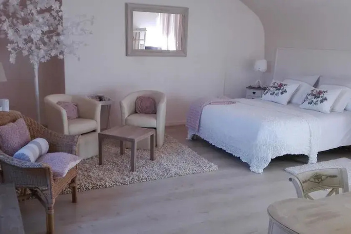 Room 5 of 10