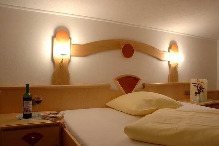 Room 8 of 93