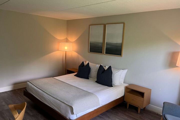Room 26 of 74