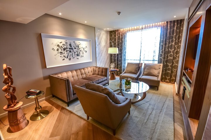 Room 44 of 100