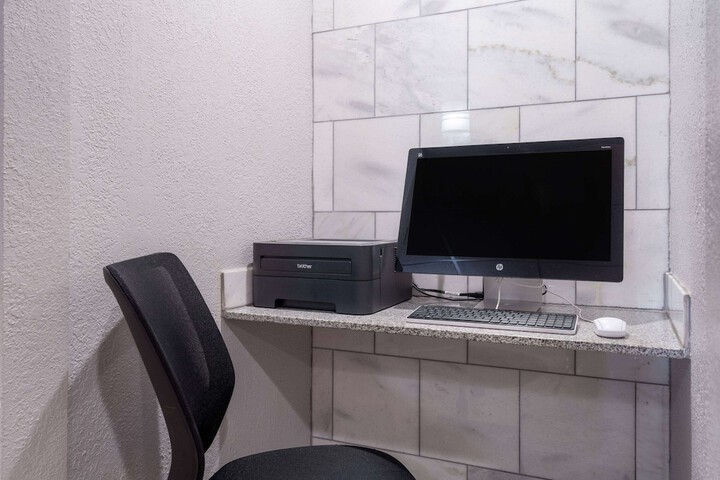 Business Center 34 of 36