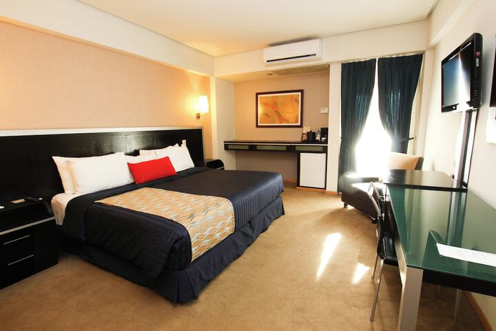Room 9 of 18