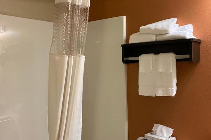 1 Queen Bed Efficiency (2 of 10)