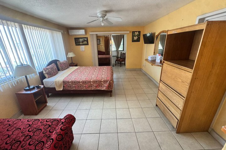 Room 4 of 7