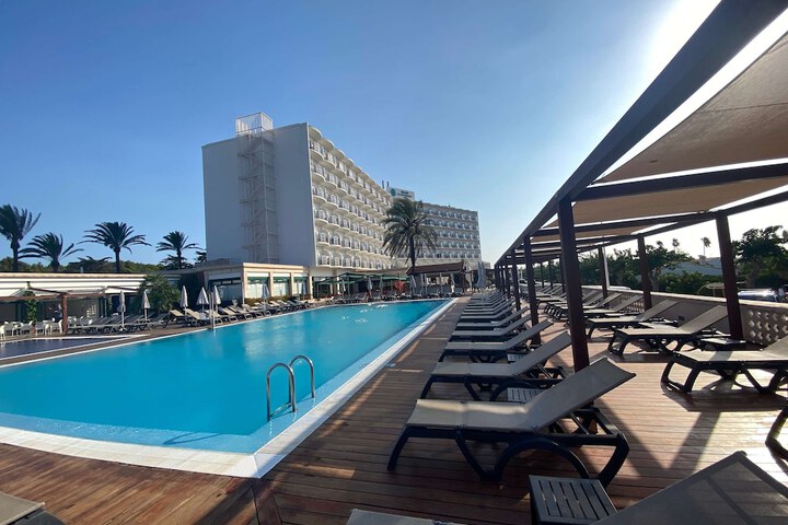 Pools & Facilities