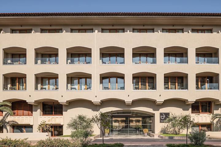 Hotel 340 of 357