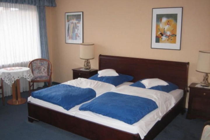 Room 7 of 26