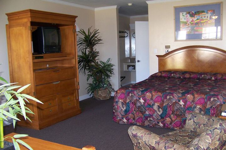 Room 10 of 16