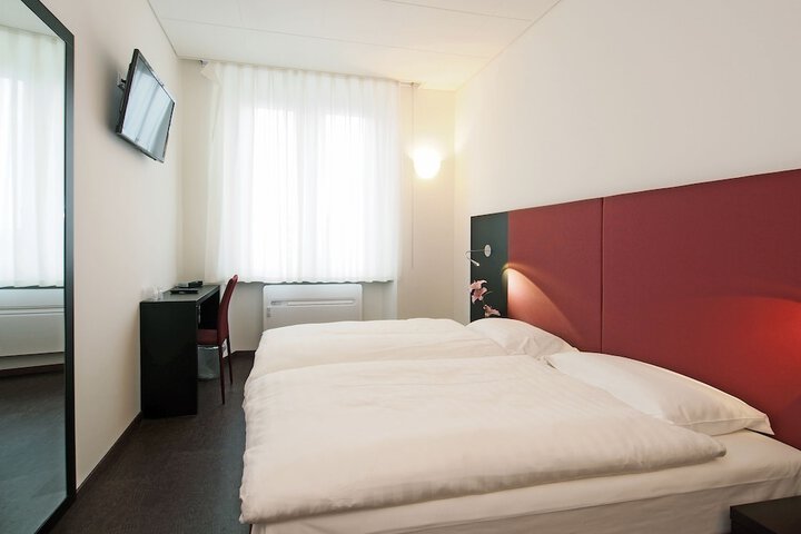 Room 3 of 45