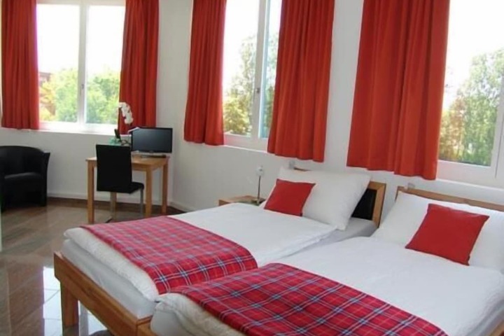 Room 3 of 36